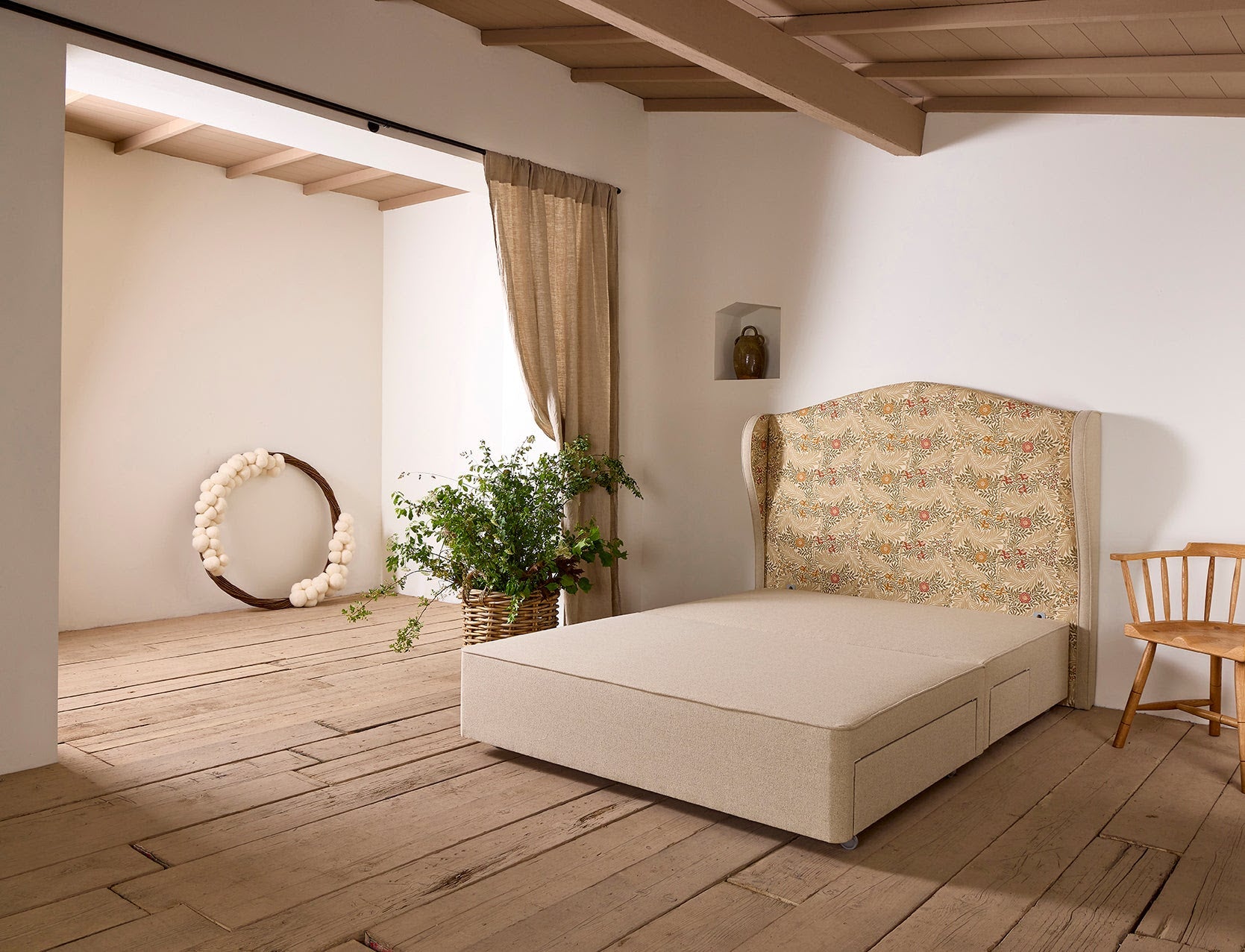 Outlet: The Arthur Bed (King size): ex-display