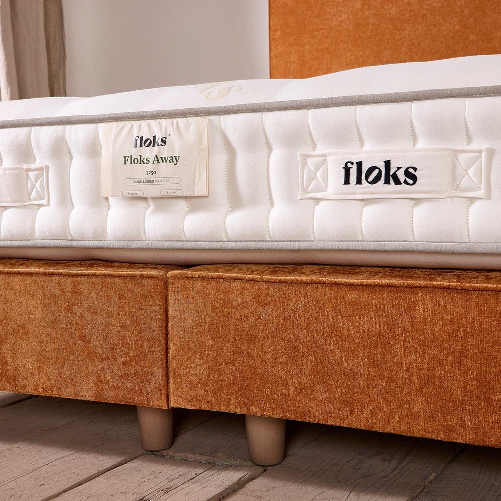 A view of the end of the Floks Away 3250 Mattress made from UK-certified wool and pocket springs, offering luxury comfort and support.