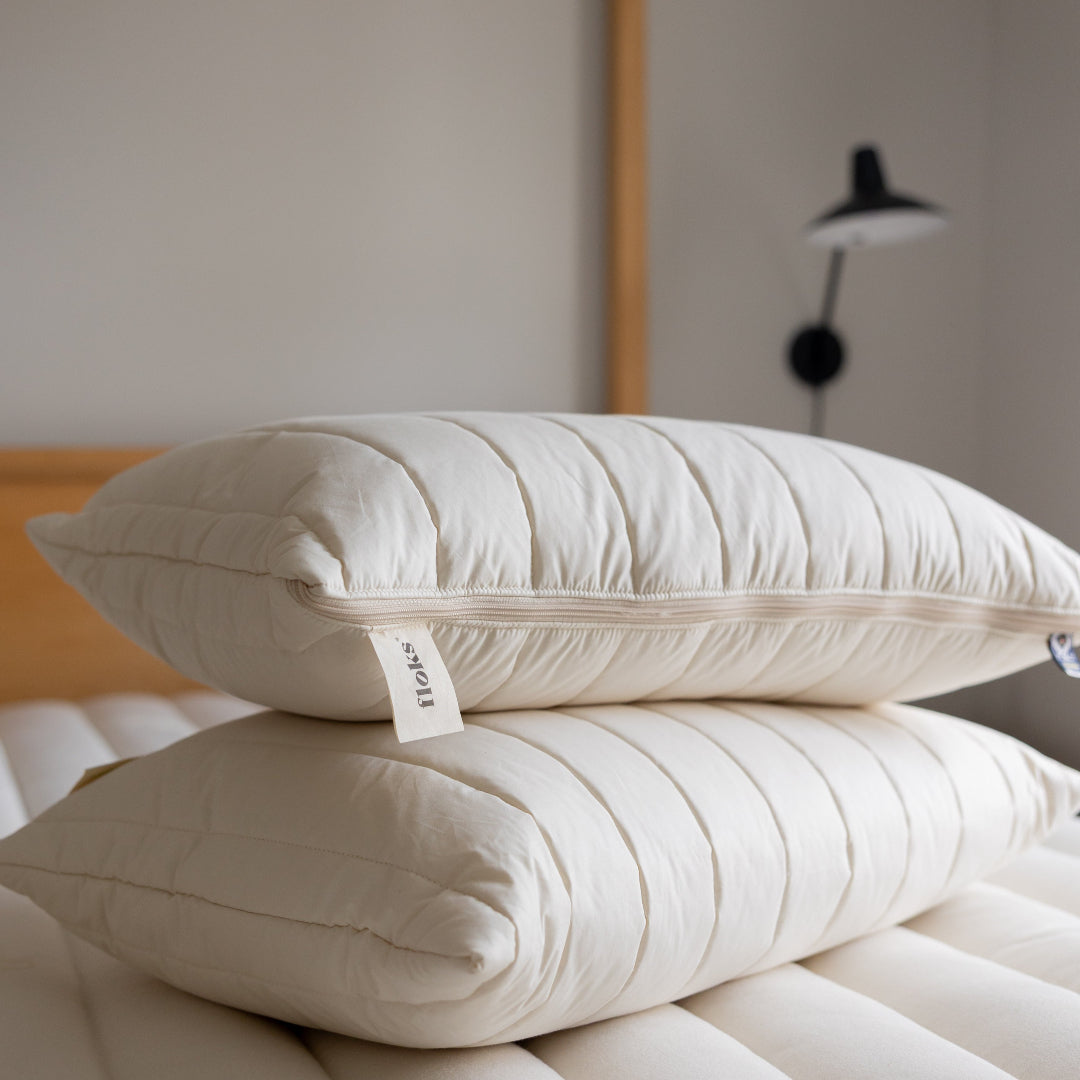 Outlet: Large luxury quilted pillow (50x90cm): Medium firmness
