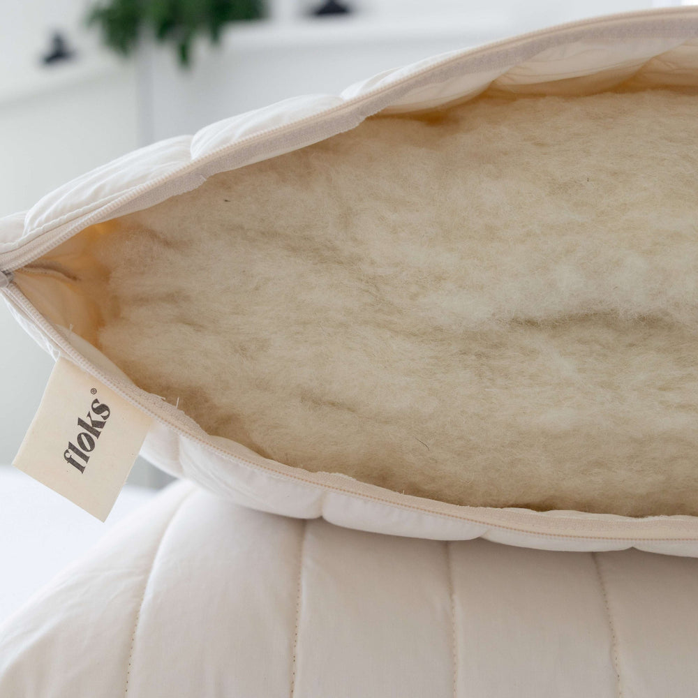 Outlet: Large luxury quilted pillow (50x90cm): Medium firmness