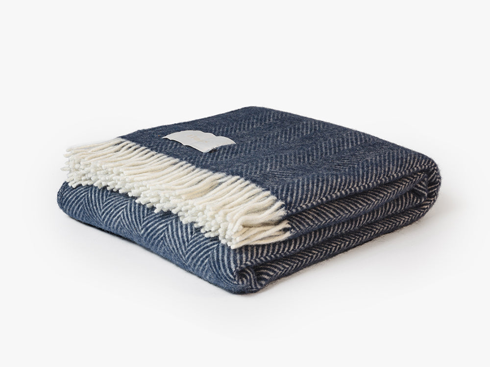 Floks pure wool throw in navy