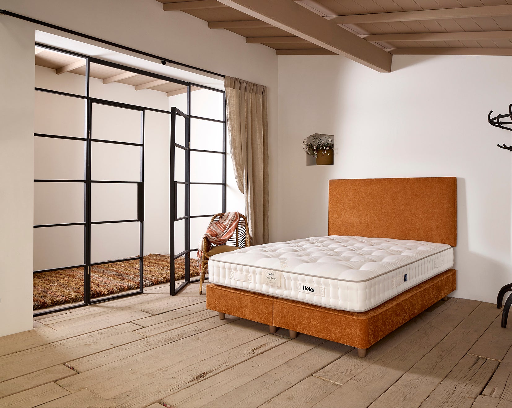 The Bertie Bed in Oxford Spice showing a side profile complete with a Floks luxury wool Mattress