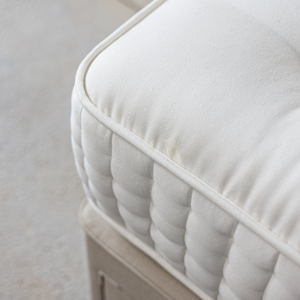 Close-up of Floks Highly Sprung 13750 Mattress showing the intricate pocket springs and soft UK wool layers.